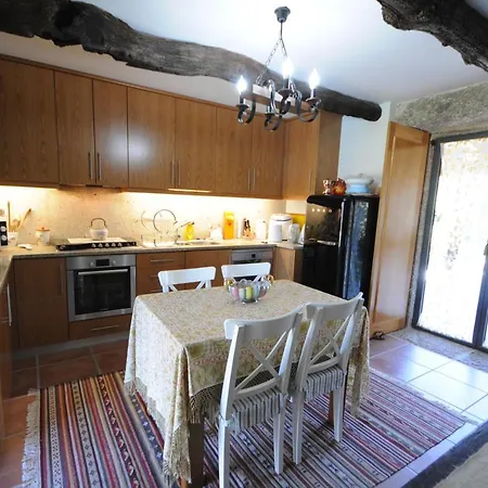Sleeps 12 With Pool And Wifi Gondufe