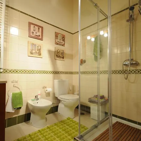 Sleeps 12 With Pool And Wifi Gondufe